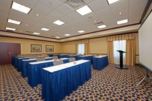 hampton inn and suites indianapolis airport