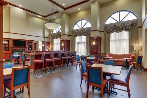 hampton inn and suites indianapolis airport