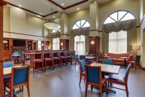 hampton inn and suites indianapolis airport