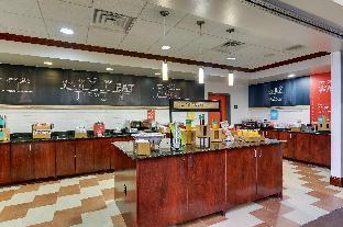 hampton inn and suites indianapolis airport