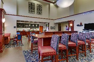 hampton inn and suites indianapolis airport