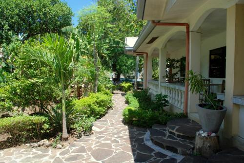lapu lapu cottages and restaurant