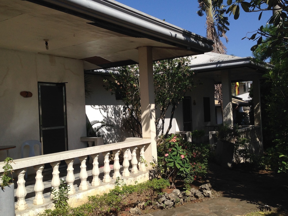 lapu lapu cottages and restaurant