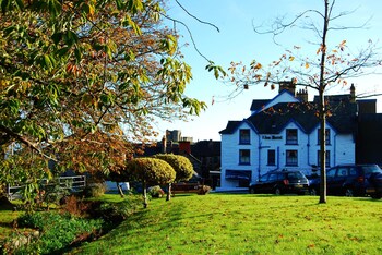 the lion hotel