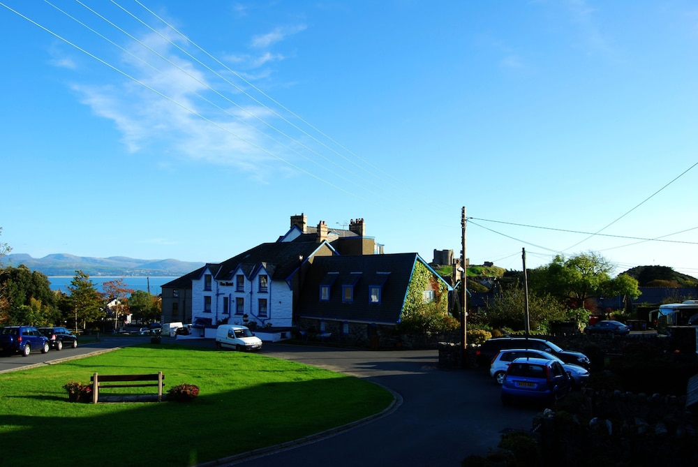 the lion hotel