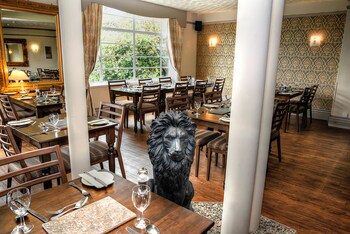 the lion hotel