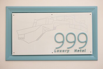 999 Luxury Hotel,Near Komboloi Museum,3 star