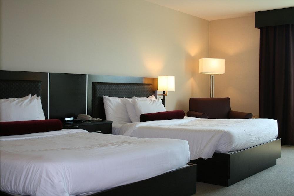 Casino Queen Hotel,Downtown St. Louis>>Collinsville,3 star