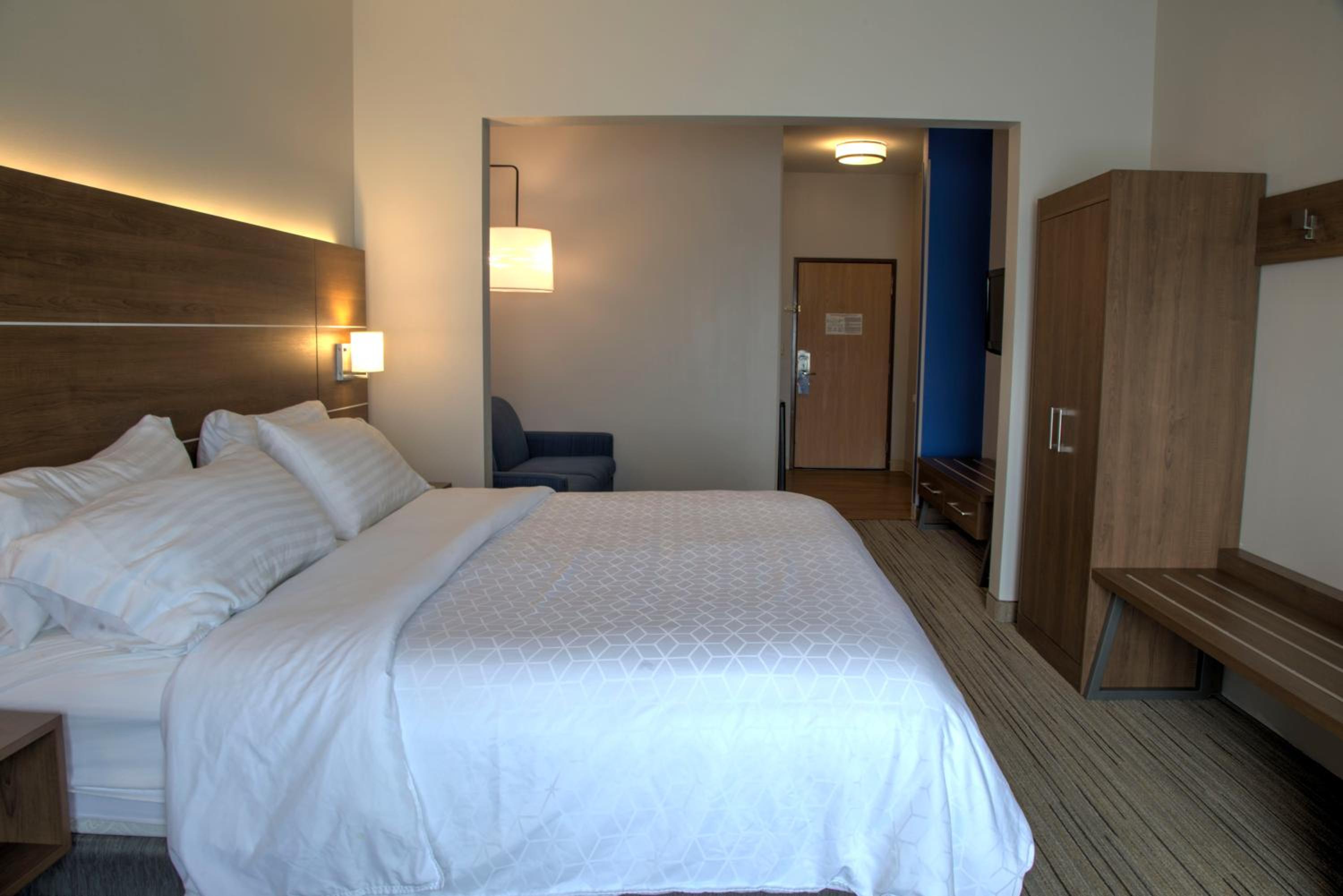 holiday inn express rochelle by ihg