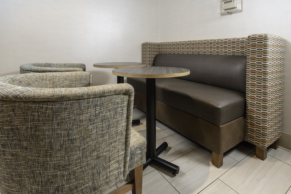 holiday inn express rochelle by ihg
