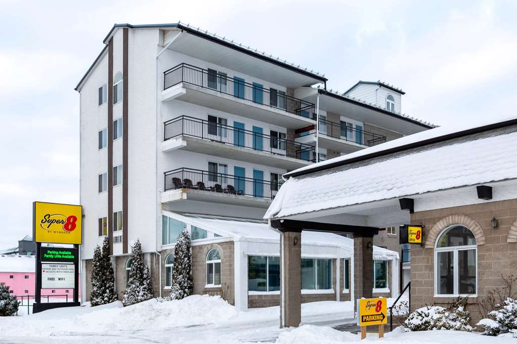 super 8 by wyndham niagara falls by the falls