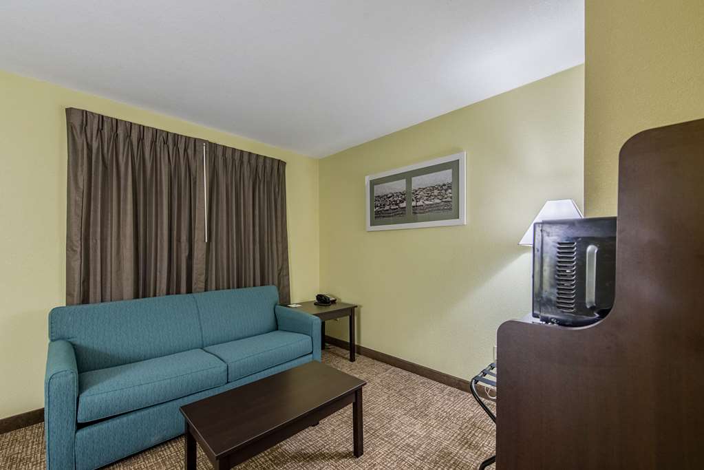 quality inn and suites university area