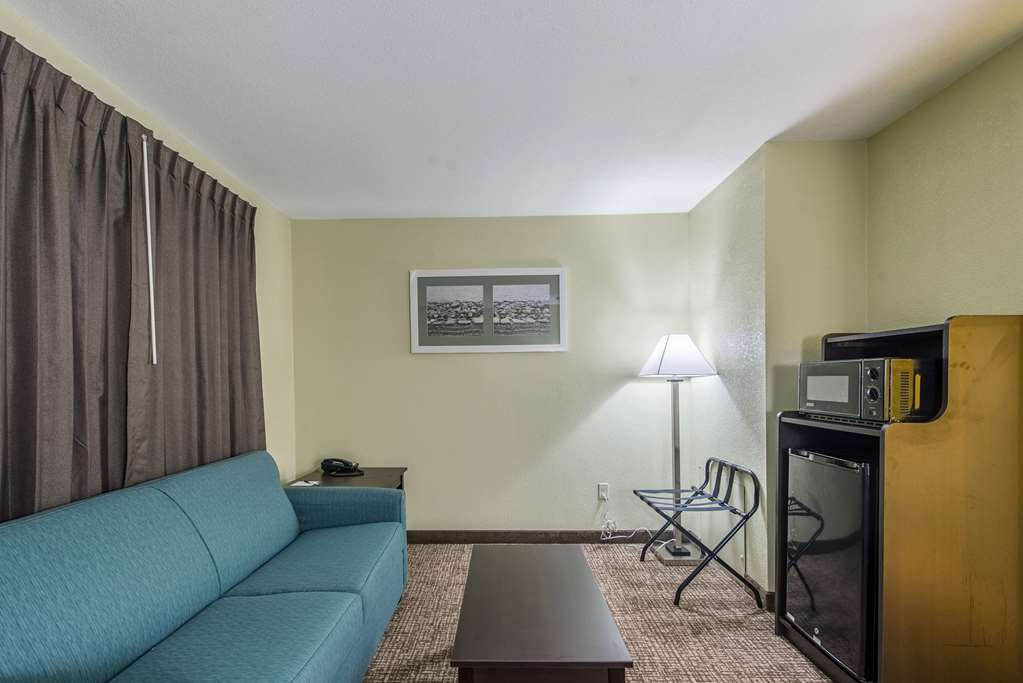 quality inn and suites university area