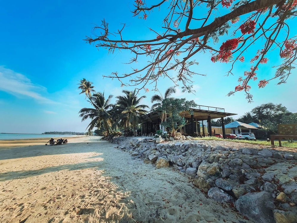 saphli villa beach resort