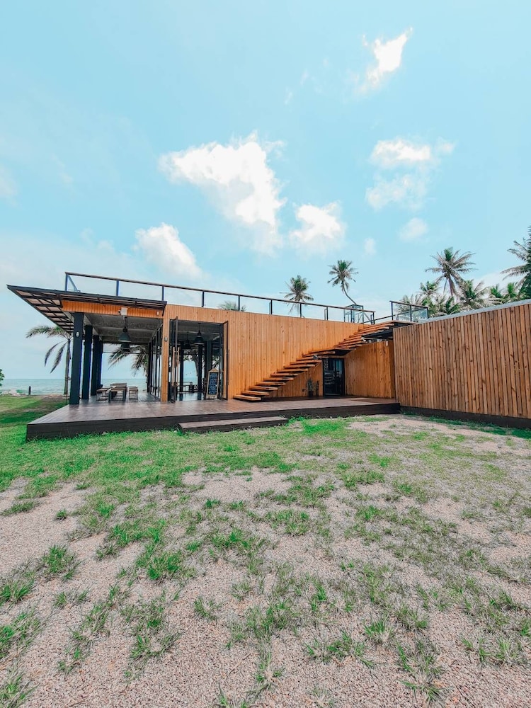 saphli villa beach resort