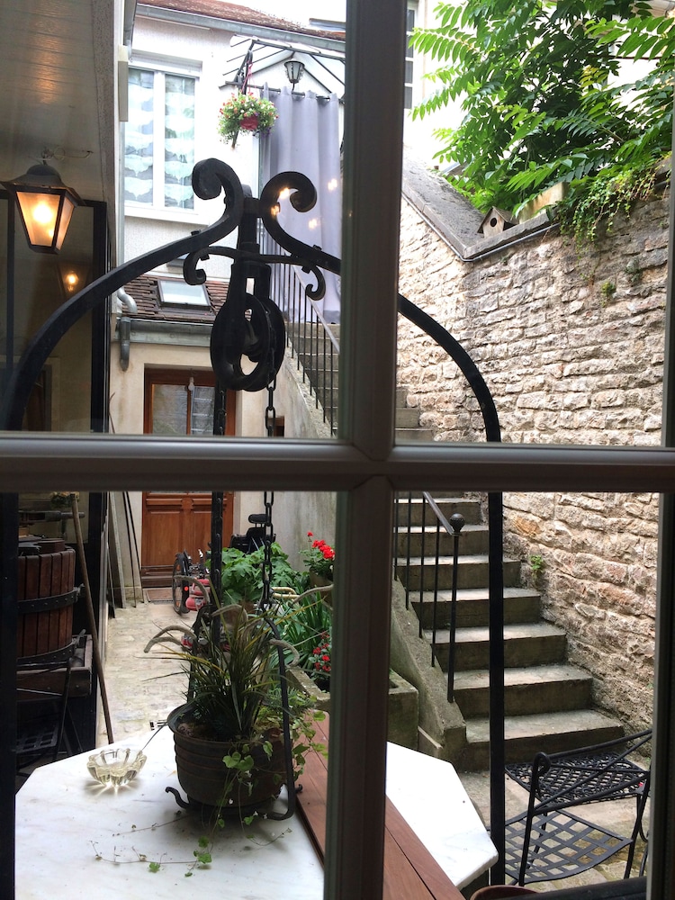 le petit tertre