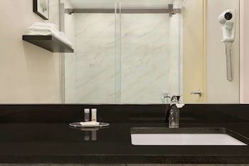 days inn by wyndham montreal east