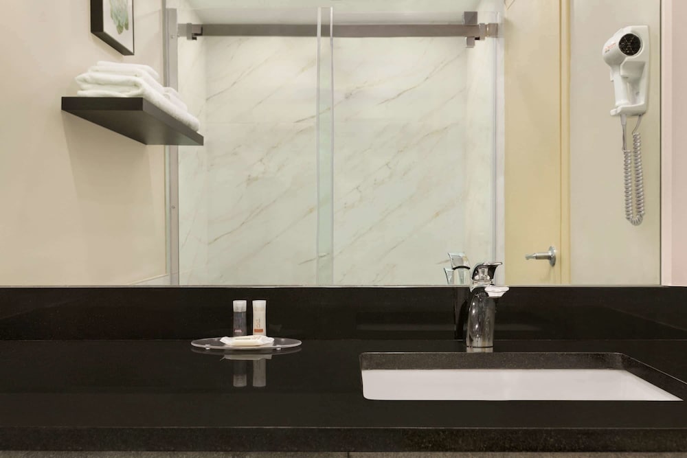 days inn by wyndham montreal east