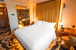 five zurich luxury city resort