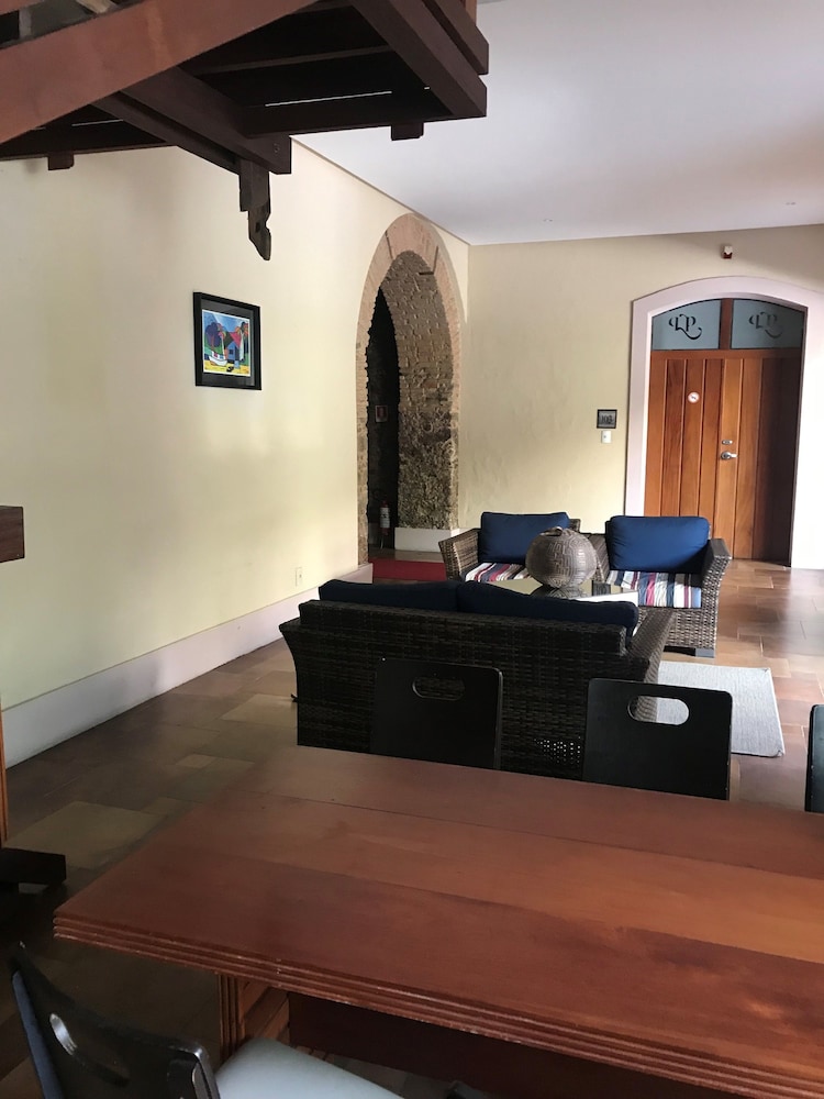 atrium quinta de pedras hotel