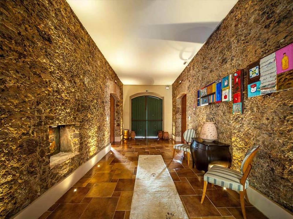 atrium quinta de pedras hotel