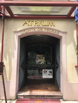 atrium quinta de pedras hotel