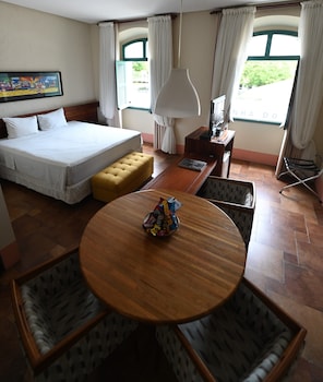 atrium quinta de pedras hotel