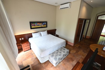 atrium quinta de pedras hotel