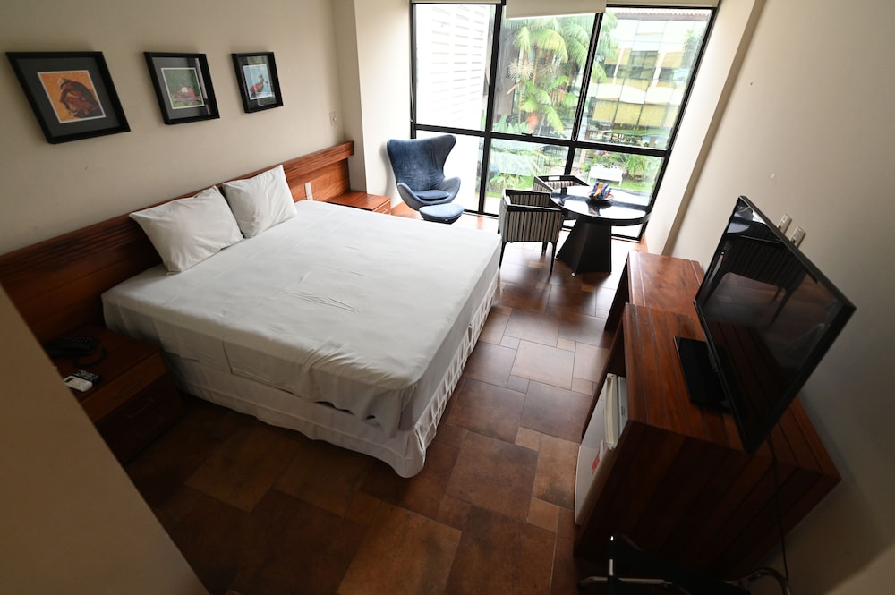 atrium quinta de pedras hotel