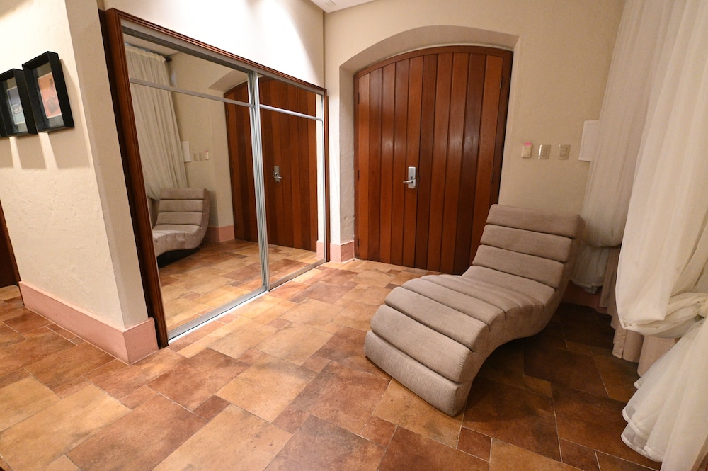 atrium quinta de pedras hotel