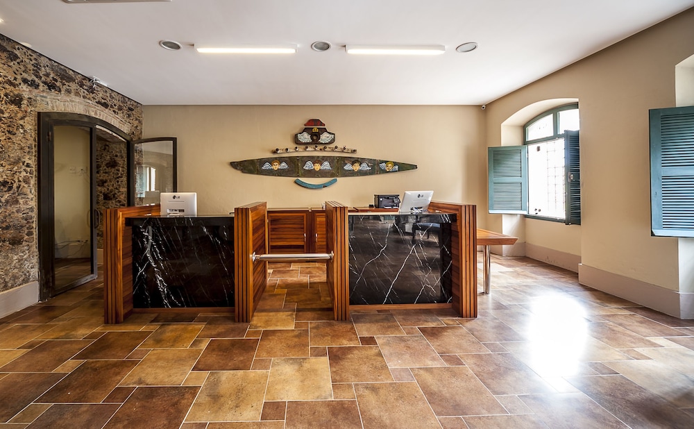 atrium quinta de pedras hotel