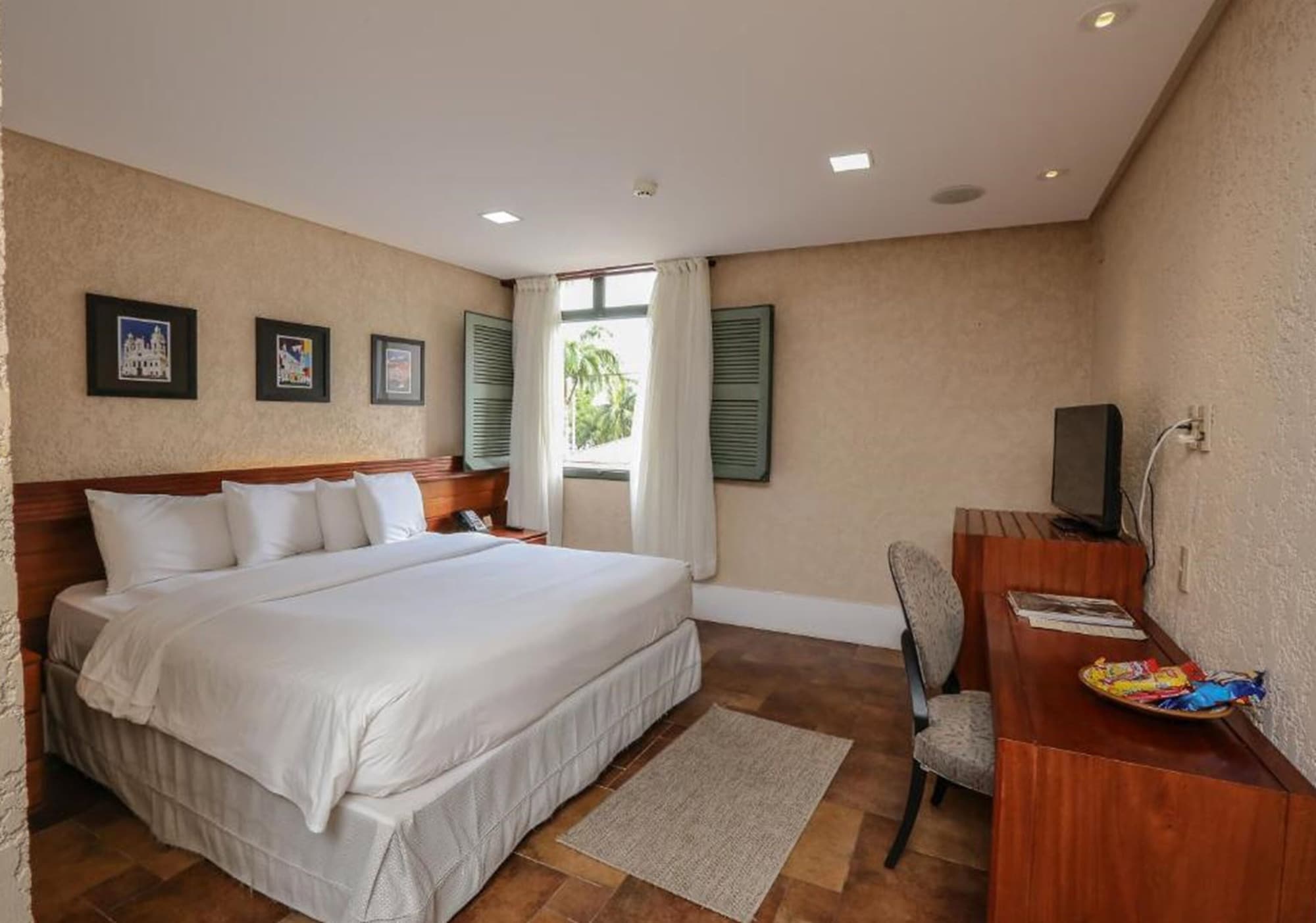 atrium quinta de pedras hotel