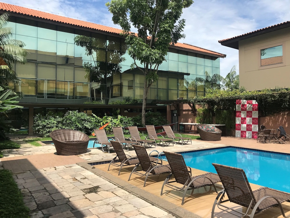 atrium quinta de pedras hotel