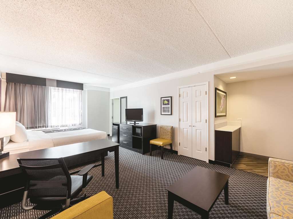 la quinta inn and suites by wyndham san antonio downtown