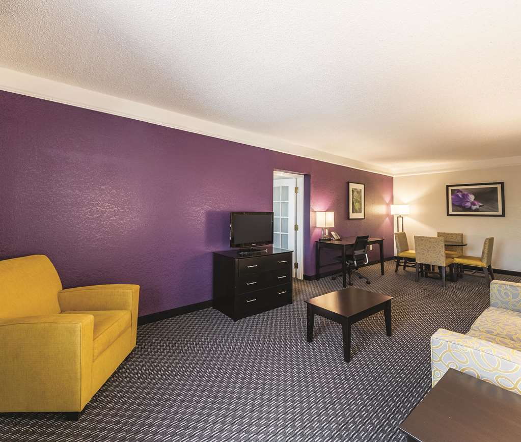 la quinta inn and suites by wyndham san antonio downtown