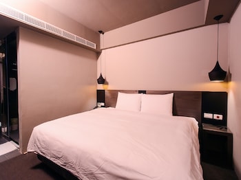 kiwi express hotel jiuru