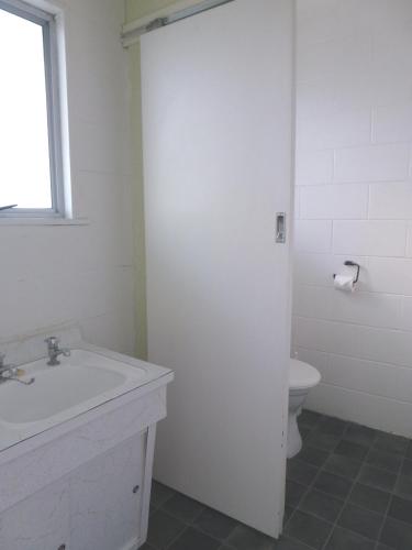 lakeside motel queenstown