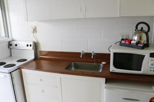 lakeside motel queenstown