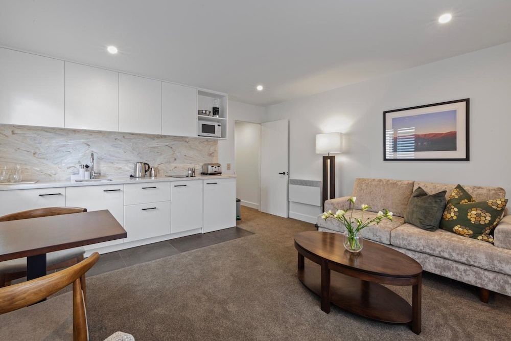 lakeside motel queenstown