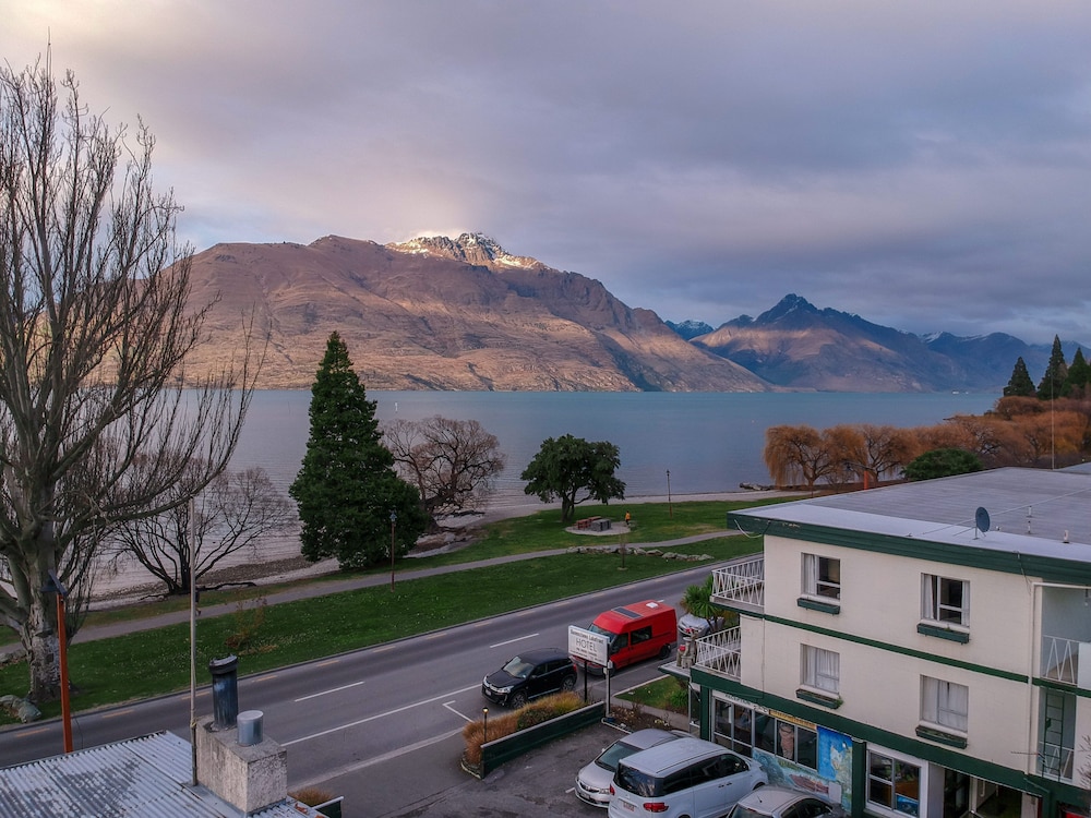 lakeside motel queenstown