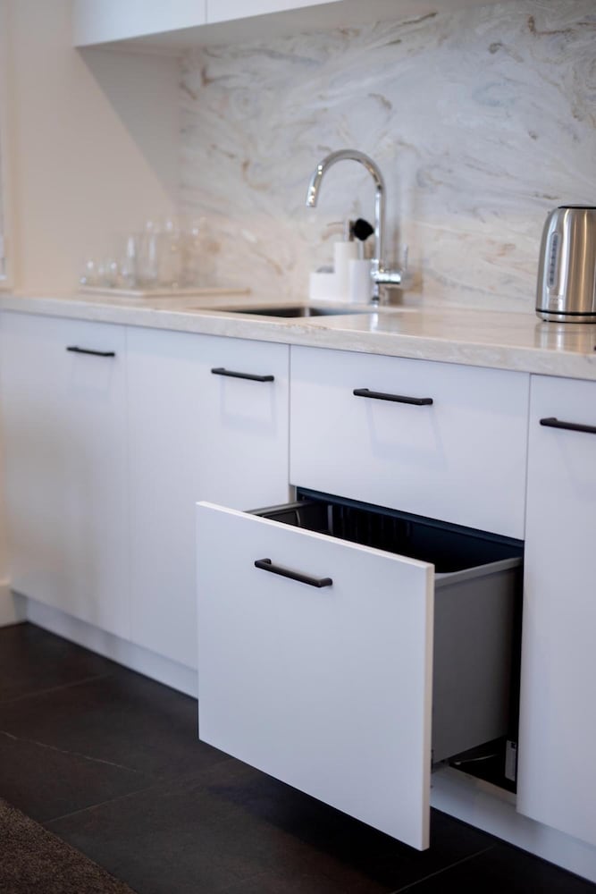 lakeside motel queenstown