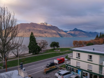 lakeside motel queenstown