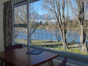 lakeside motel queenstown