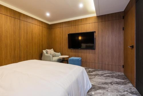 the may hotel