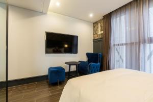 the may hotel