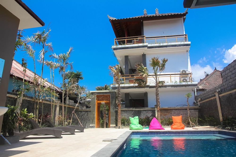 dcamel hotels lembongan