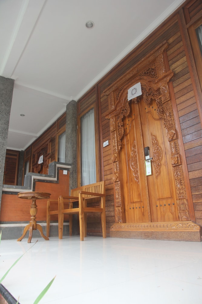 dcamel hotels lembongan