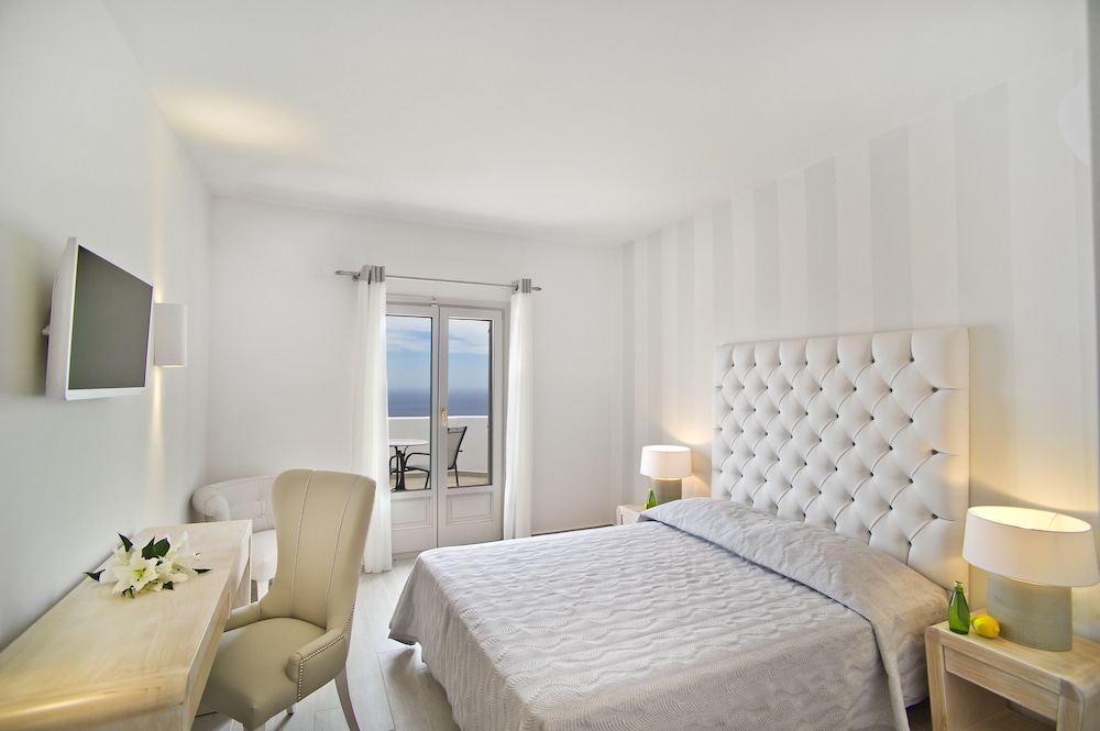 santorini palace
