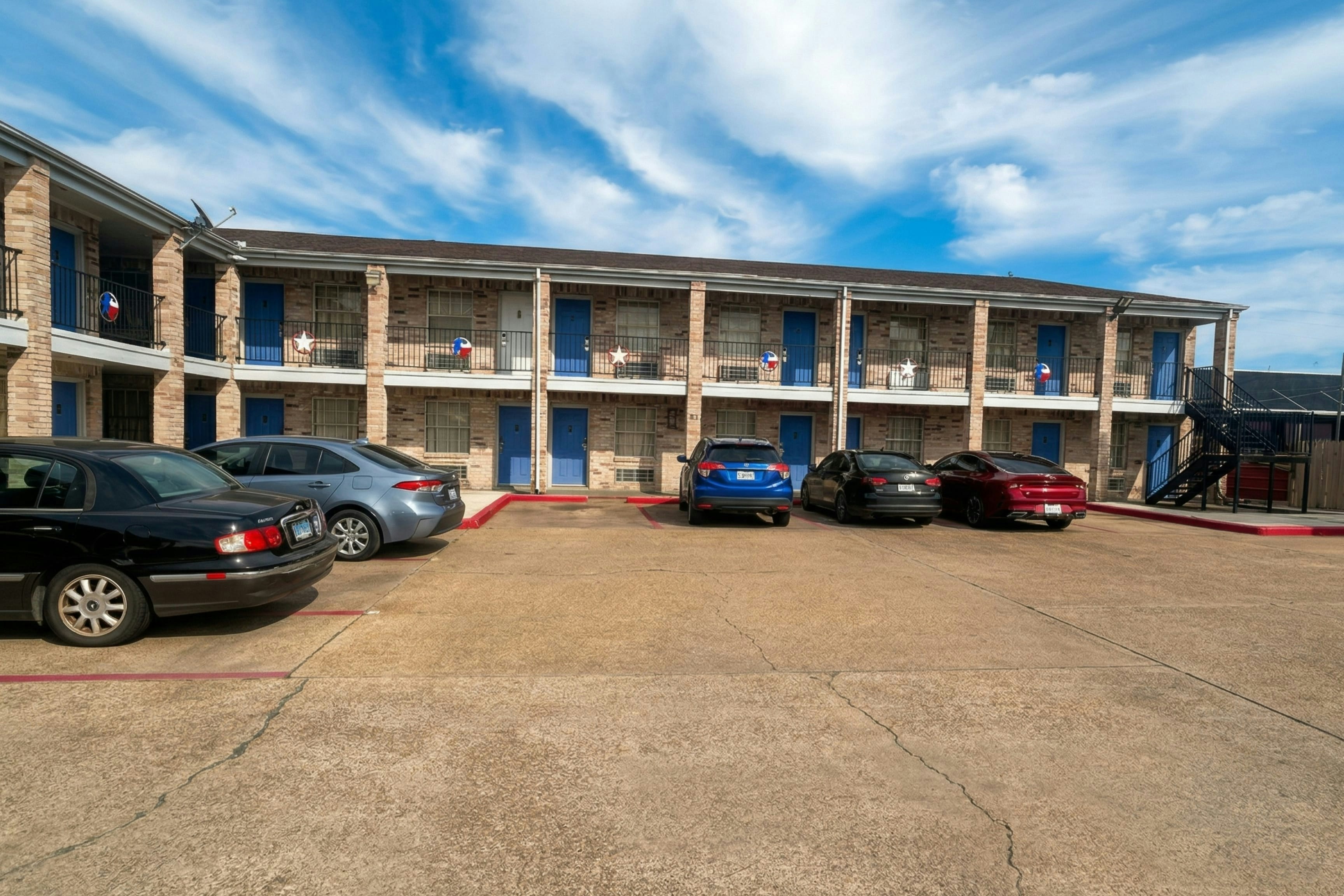 golden motel near houston medical center