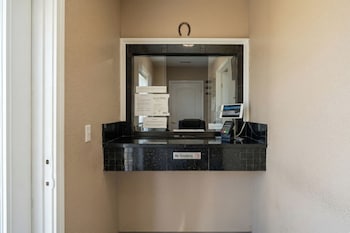 golden motel near houston medical center